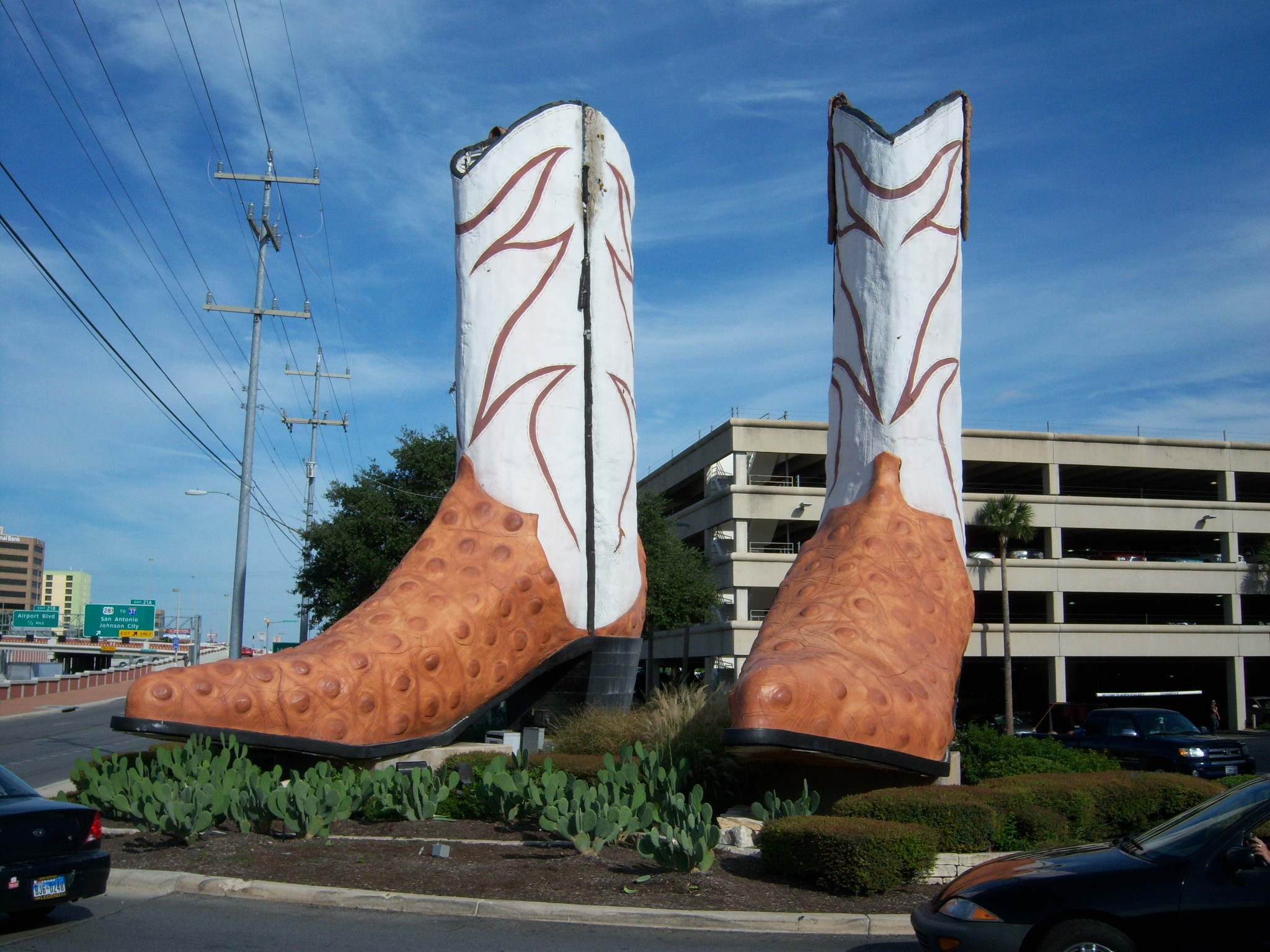 Photo of the giant cowboy boots outside of North Star Mall.