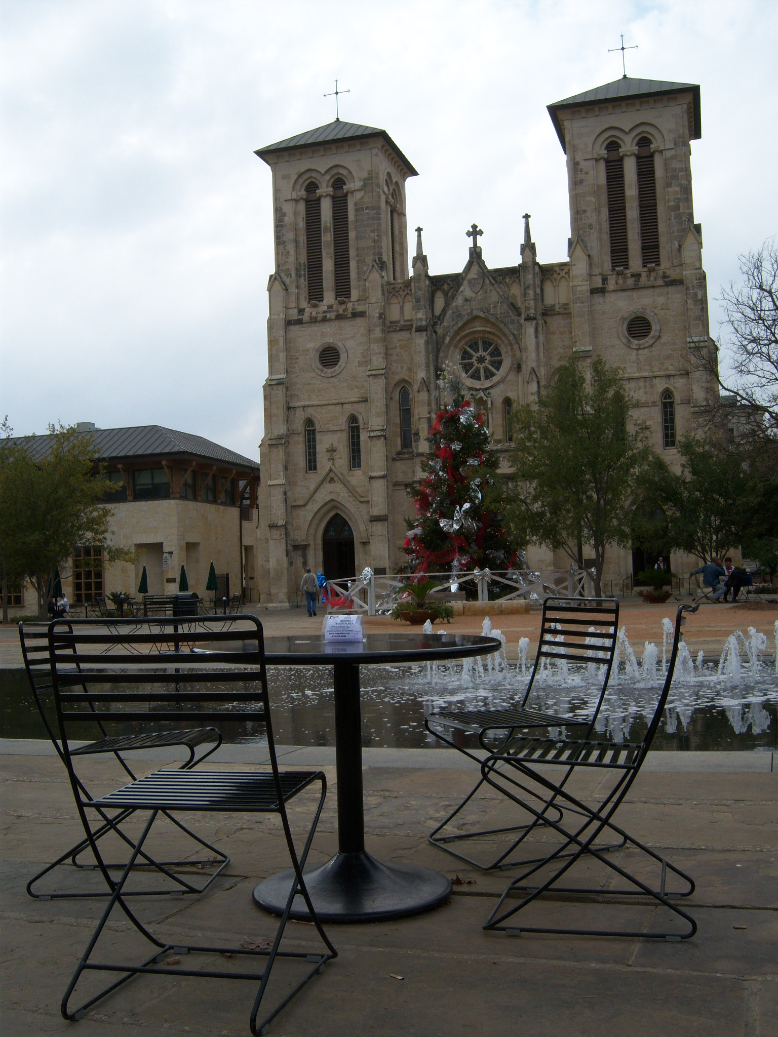 Photo of Bistro seating at San Fernando Cathedral.
