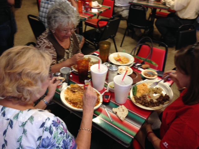 Photo of comadres having lunch at the Blanco Cafe.